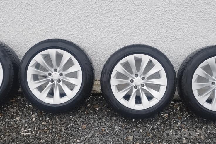 Tesla, lengvojo lydinio