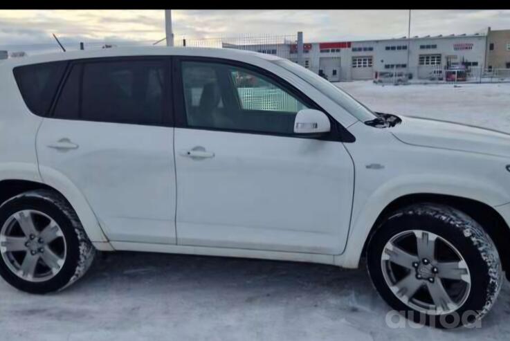 Toyota rav4, lengvojo lydinio