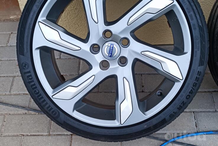 Volvo, lengvojo lydinio