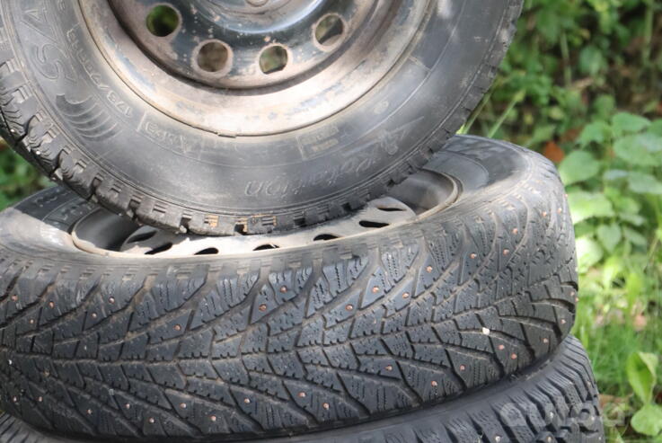 Padangos su ratlankiais, plieniniai štampuoti