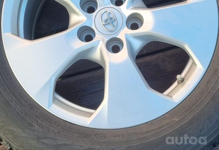 TOYOTA, lengvojo lydinio